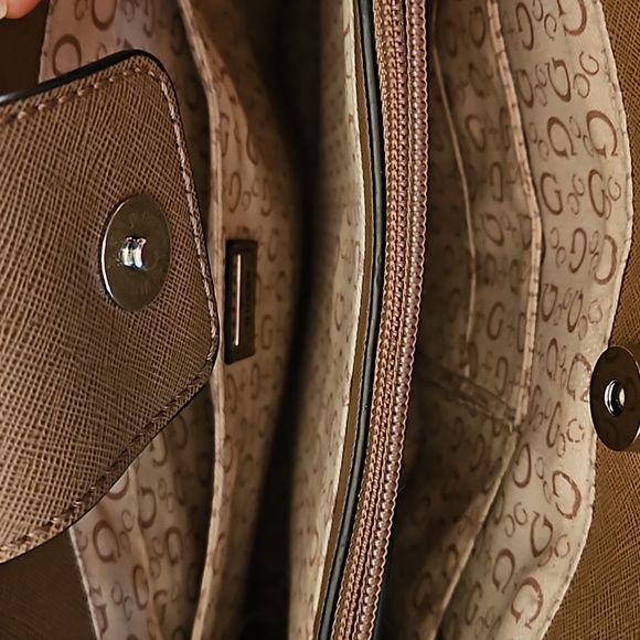 Guess Purse - Picture 5 of 6